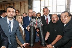 Kaş Belediye Başkanı Ulutaş, Cumhurbaşkanı Erdoğan’a kıspet hediye etti